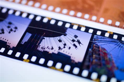 This also makes it one of the most widely used <b>35mm</b> <b>film</b>! This <b>35mm</b> color <b>film</b> stock works well in consistent lighting environments (not a lot of change) and produces images with brilliantly saturated colors for outdoor shooting. . Experimental 35mm film